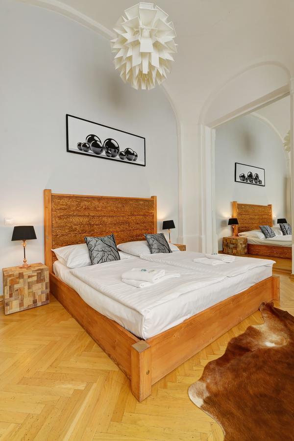 Historic Centre Apartments VII Praha Bagian luar foto