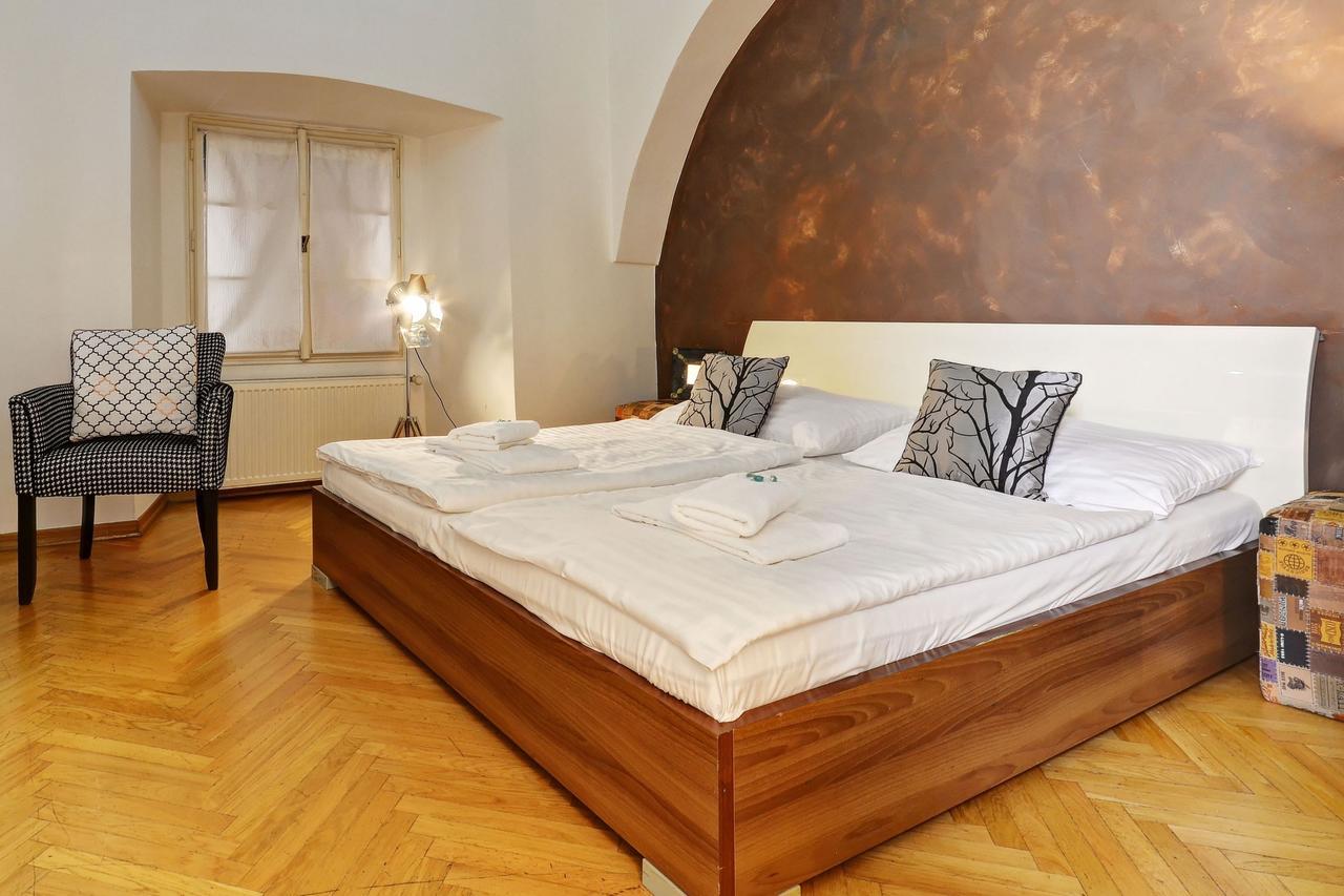 Historic Centre Apartments VII Praha Bagian luar foto